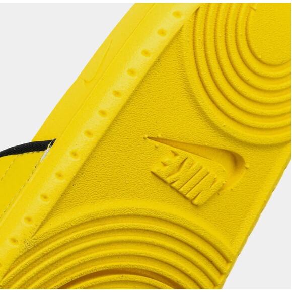 Nike Kobe Bryant Offcourt Slide Mens Size 10 Sandal Lightning Yellow IF2870-700 - Picture 4 of 7